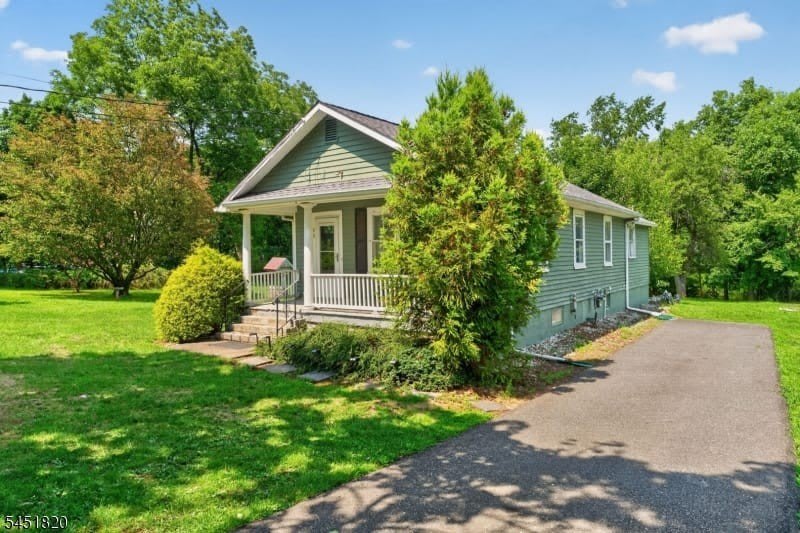 11 Pulaski Rd – photo 1 of 18