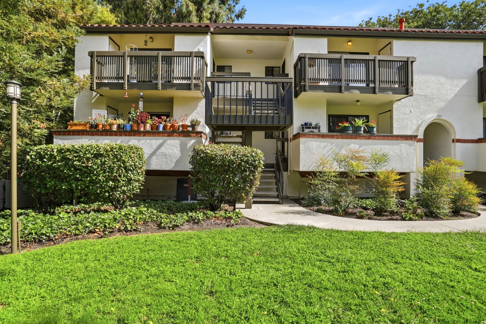 Wow! What a Great Home! Available Now! – photo 1
