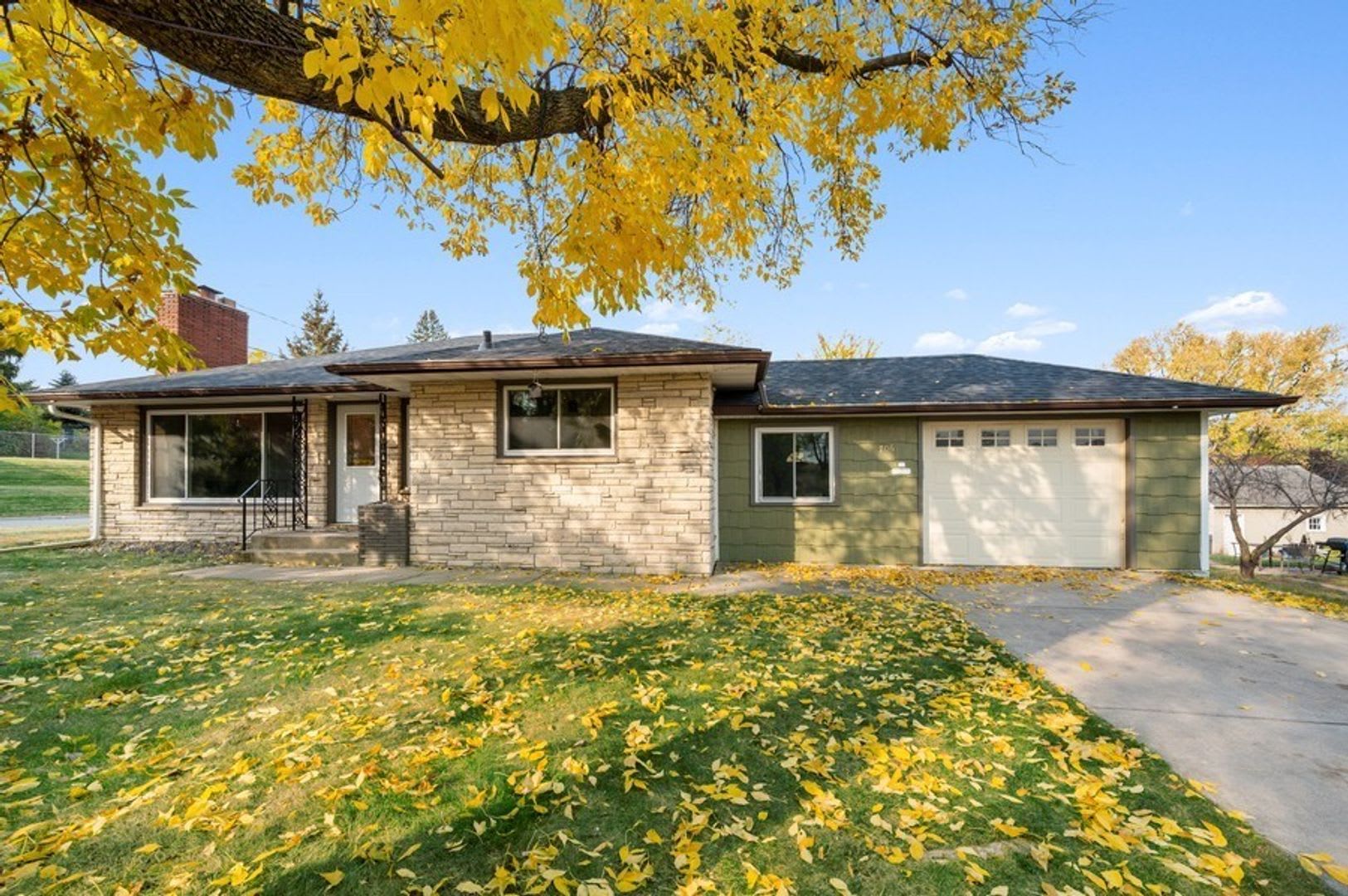 Remodeled 4bd 2ba fully finished rambler style home in New Brighton – photo 1