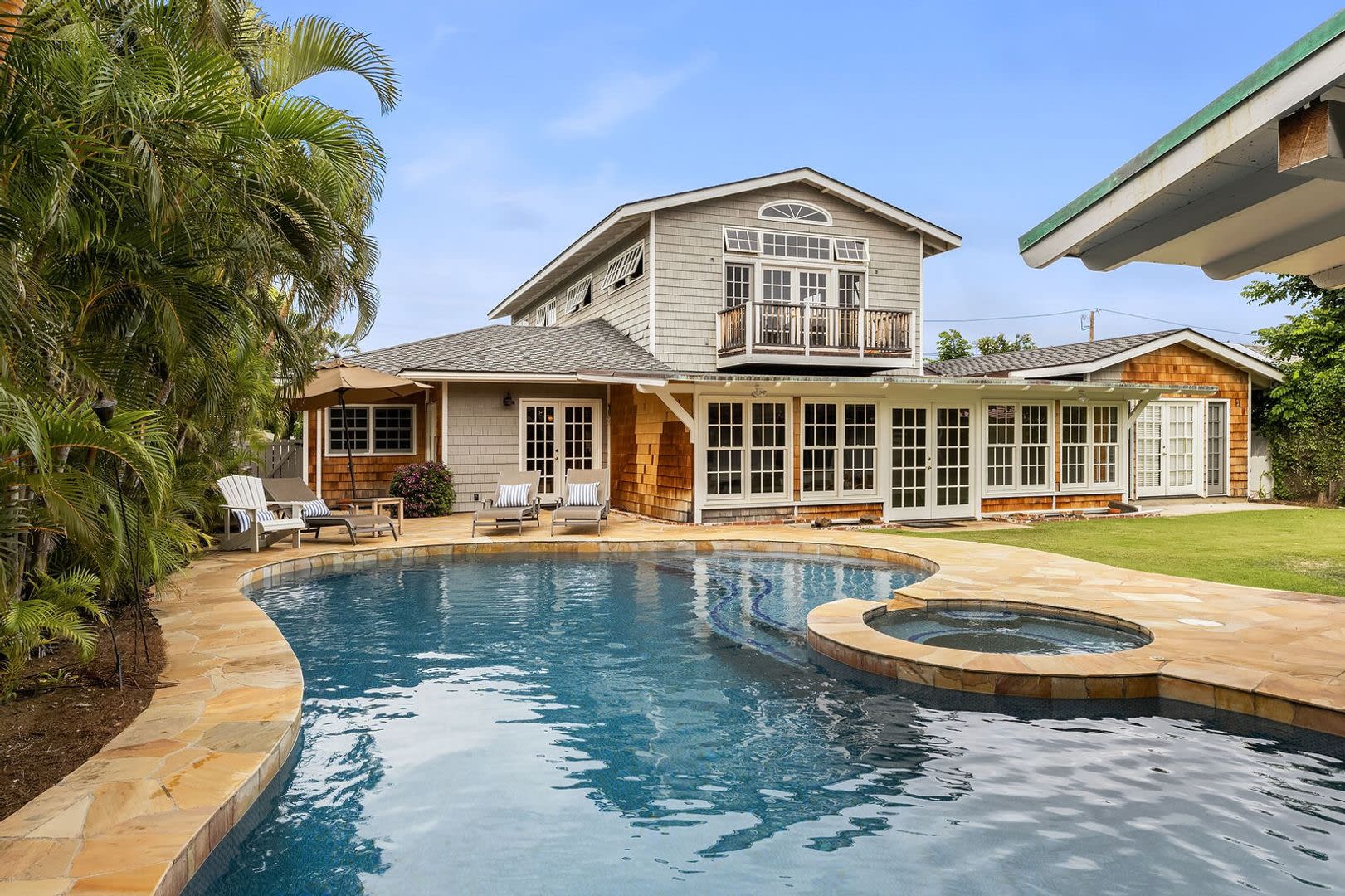 4bd / 3.5ba Charming Nautical Kahala Home with a Pool and A/C. – photo 1