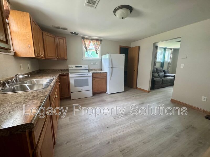 515 S 9th St – photo 1 of 8