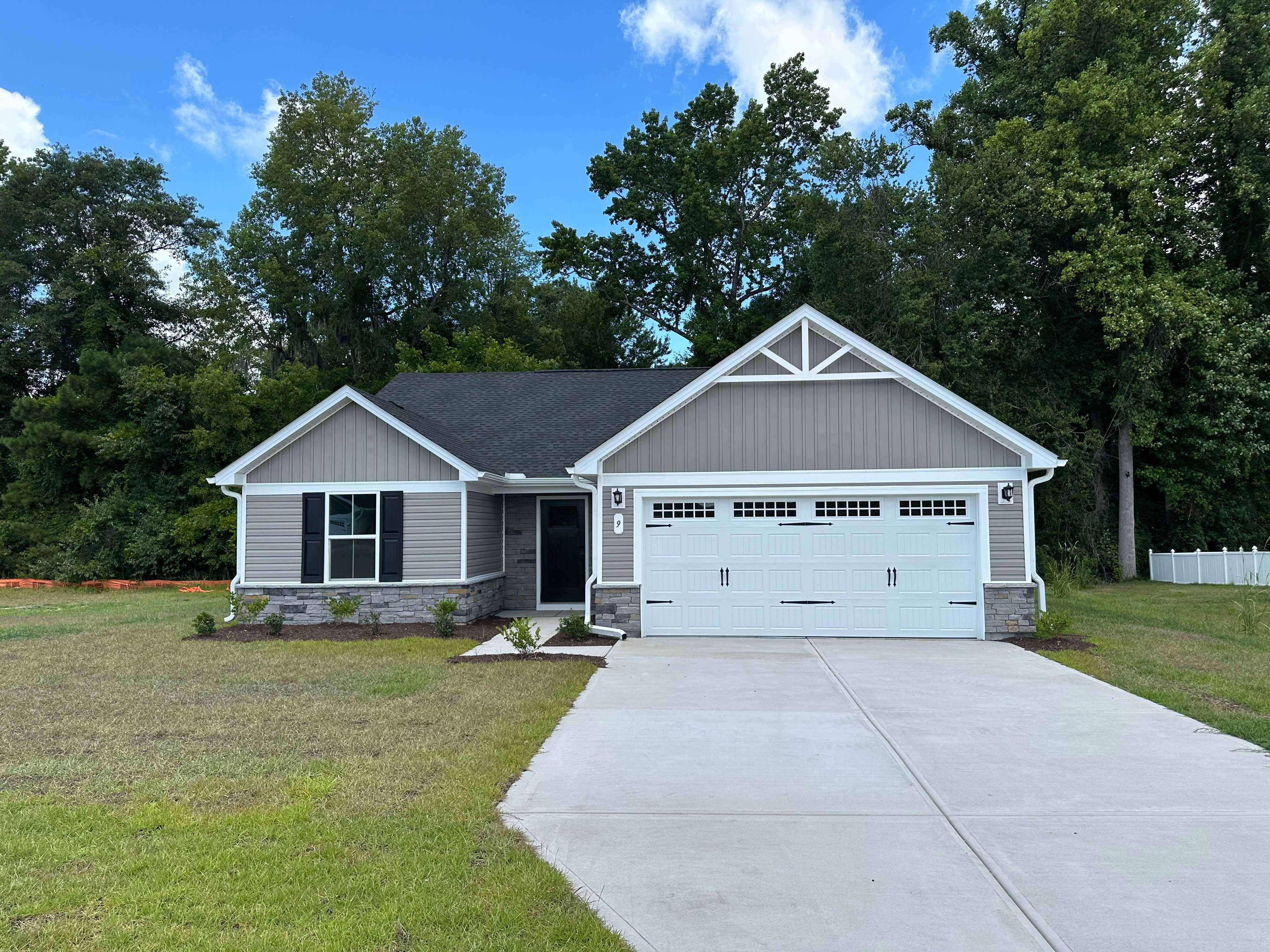 9 Deerfield Ln – photo 1 of 10