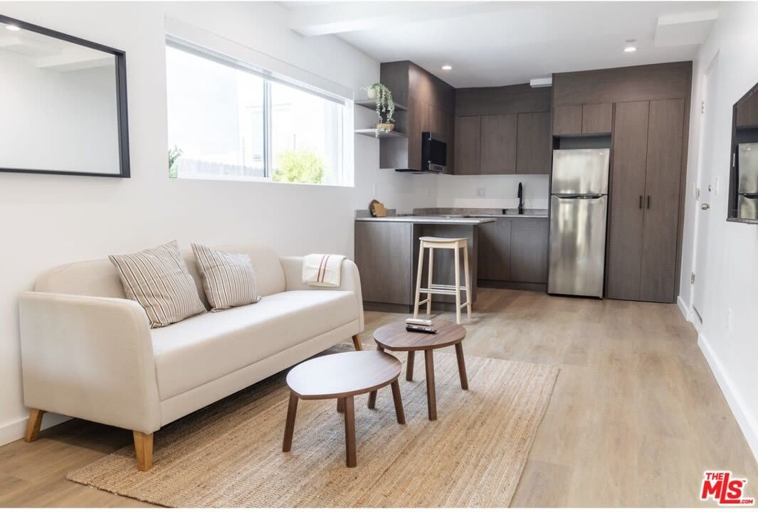 923 N Mariposa Ave – photo 1