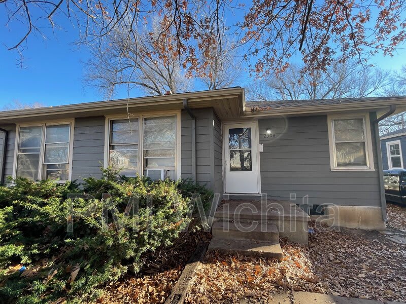 2304 S Broadview St – photo 1