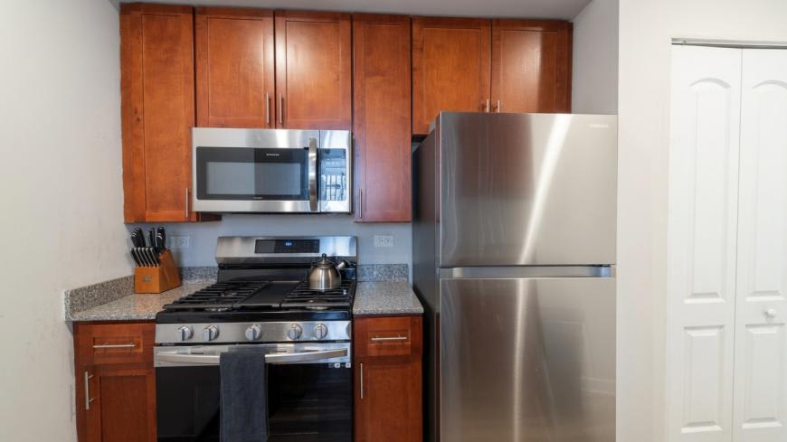 2048 W Touhy Ave – photo 1
