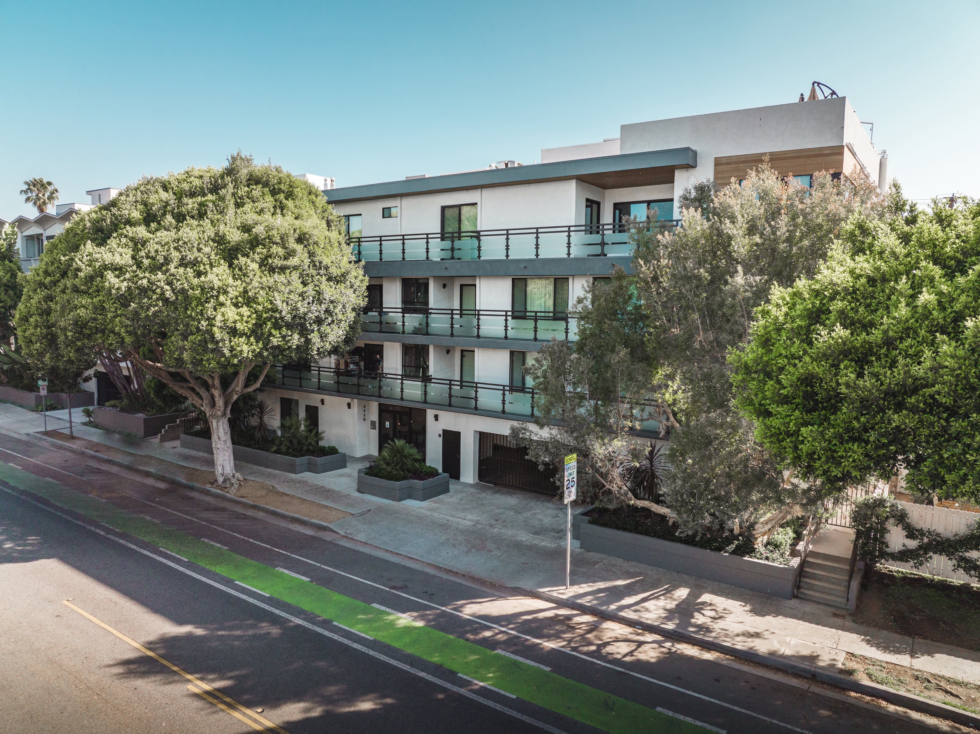 1115 SM Apartments – photo 1