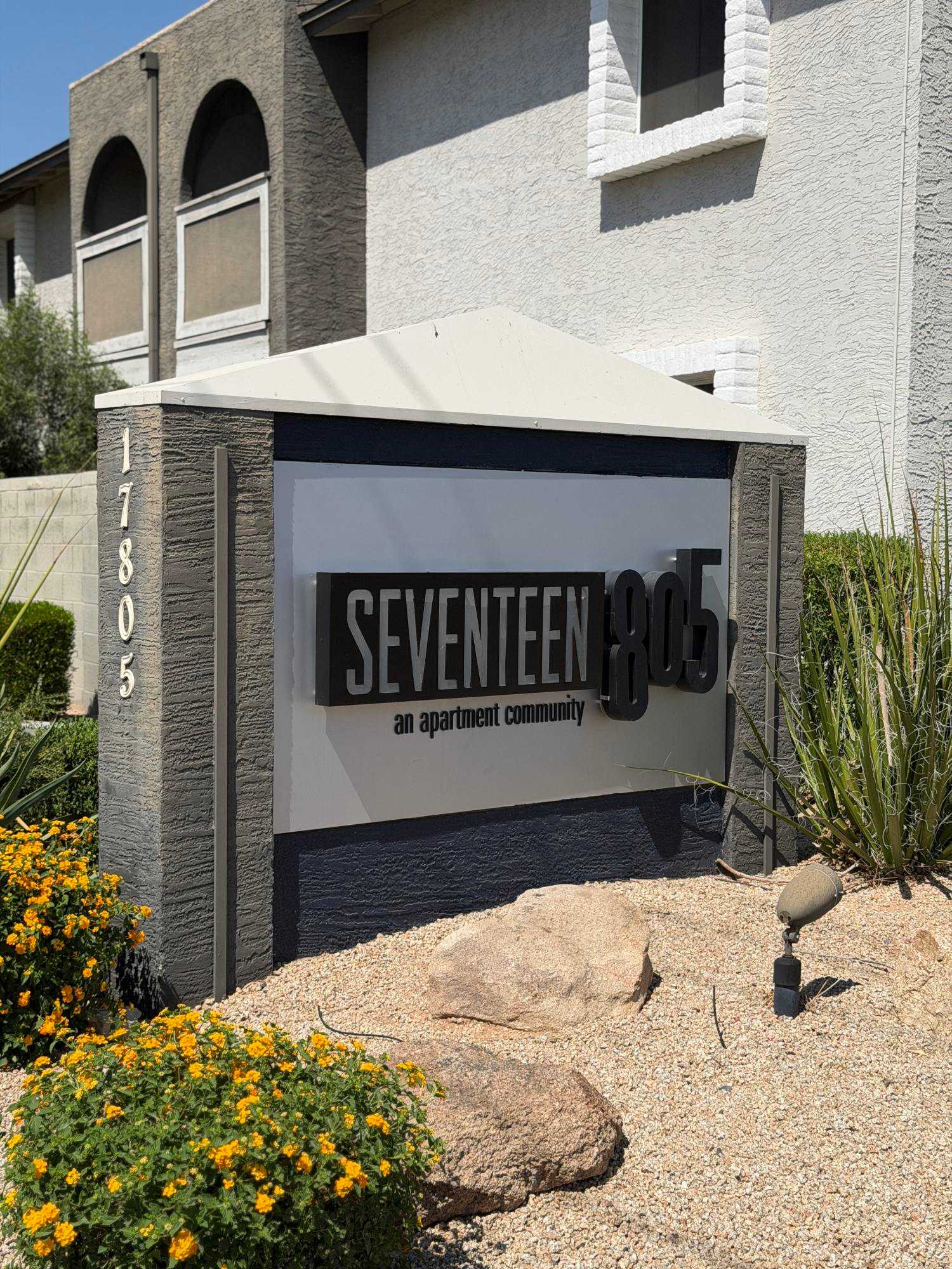 Seventeen 805 – photo 1