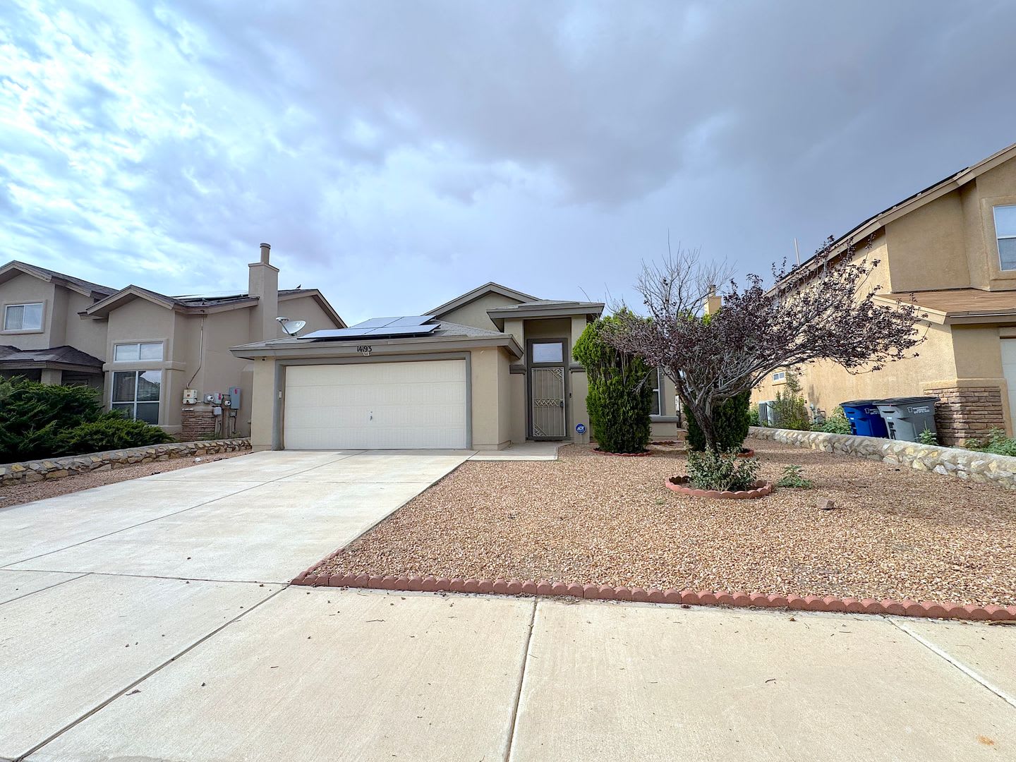 East El Paso 3bed/2bath refrig A/C Home next to Park! – photo 1