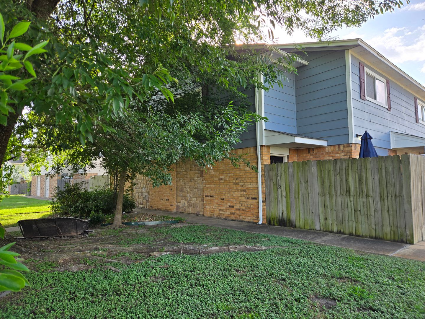 2 Bed 1 5 Four Plex Unit Great Location – photo 1