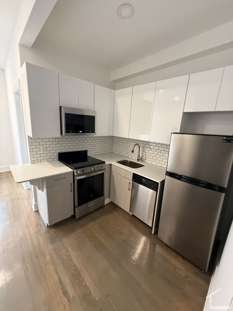 Fenway Living at Its Best – $2900 Spacious 1 Bedroom Available Now at 11 Queensberry Street – photo 1