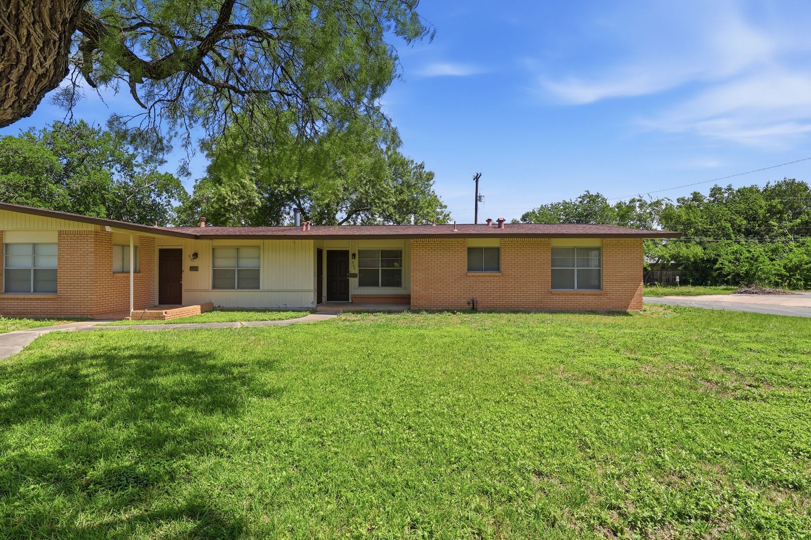 Prime North Central Location! – photo 1