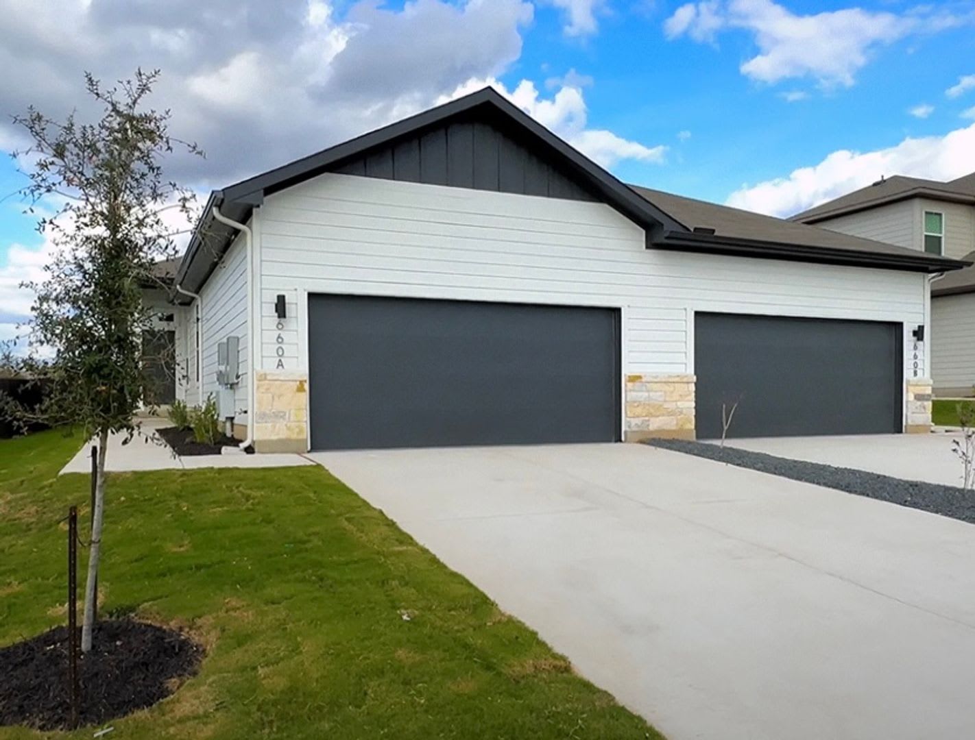 Stunning 3x2 Luxury Duplex in Buda, TX! – photo 1