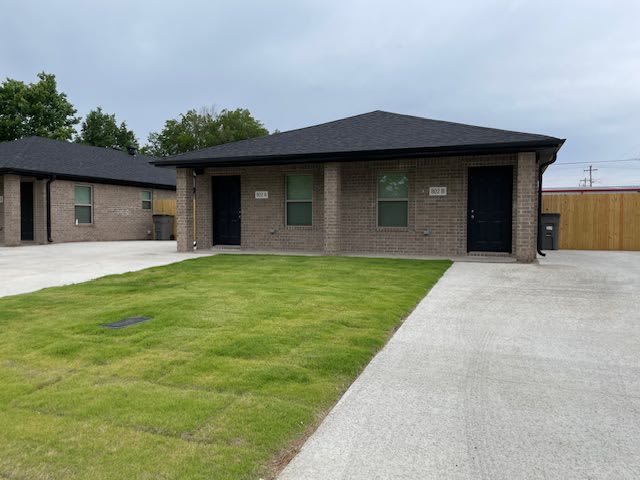 802 South 3rd Avenue – photo 1 of 8