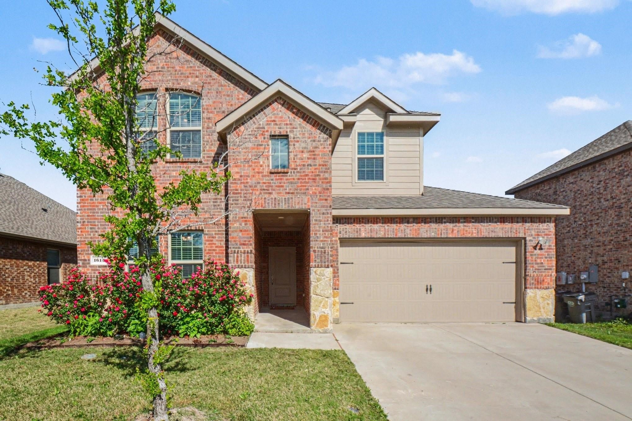 1613 Grand Villa Street – photo 1