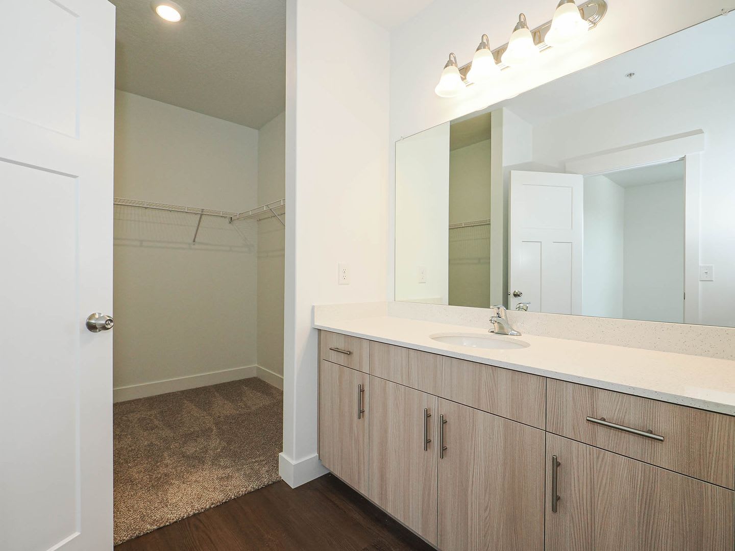 3 Bedroom, 2 Bathroom Condo – photo 1 of 12