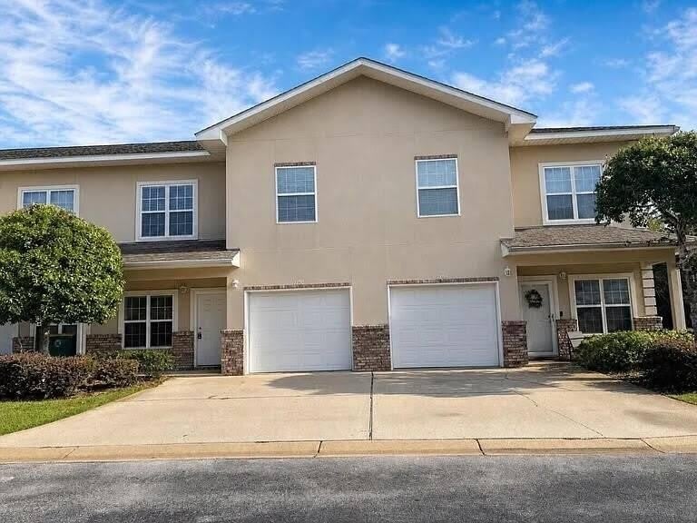 1492 Bentley Circle – photo 1 of 11