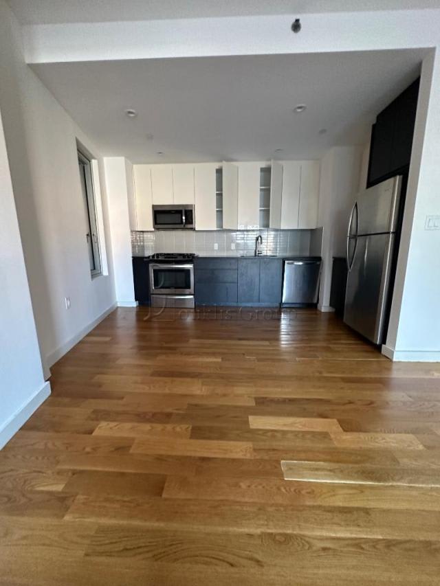 27 02 Crescent Street – photo 1