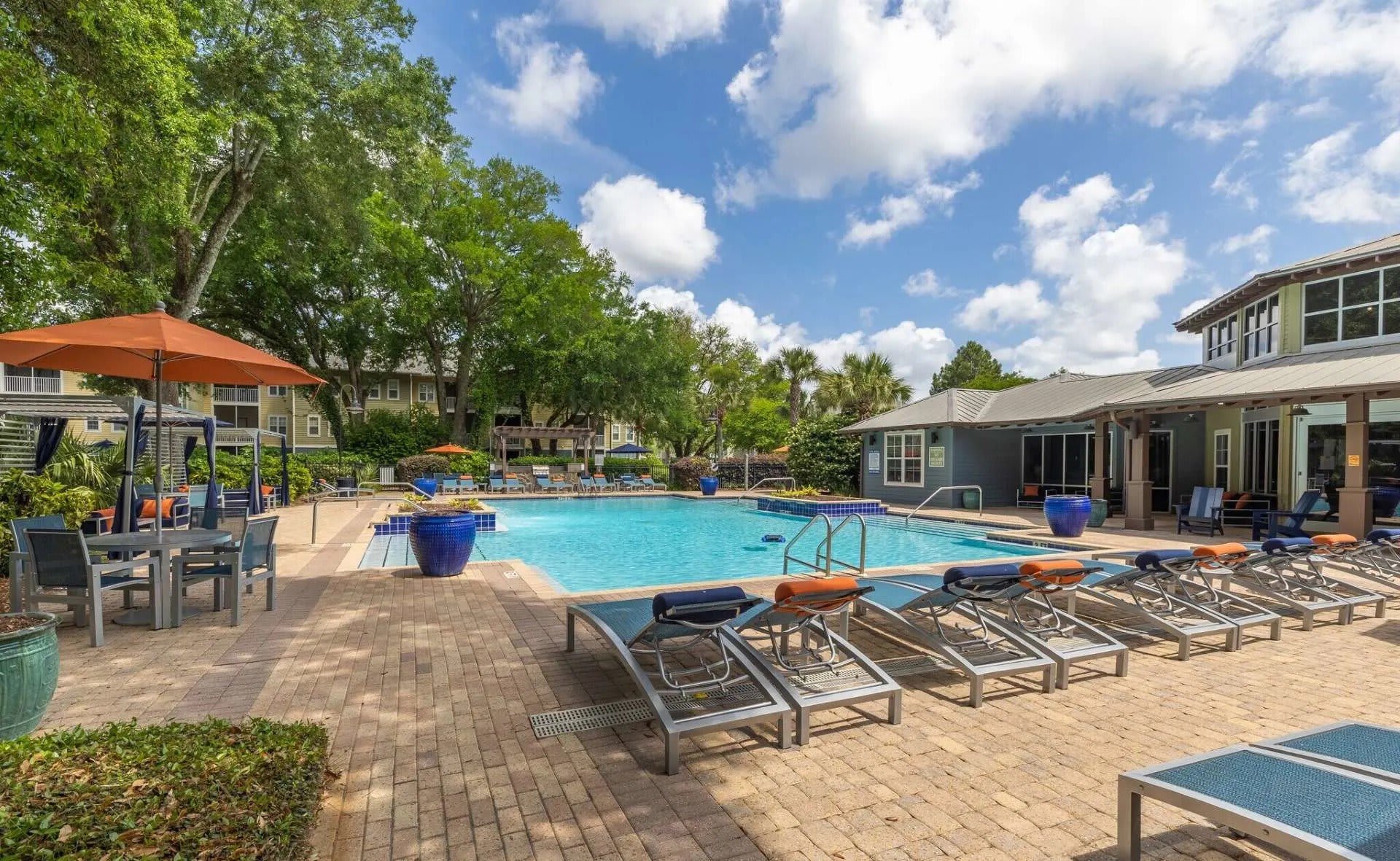 Avalon Apartments – photo 1