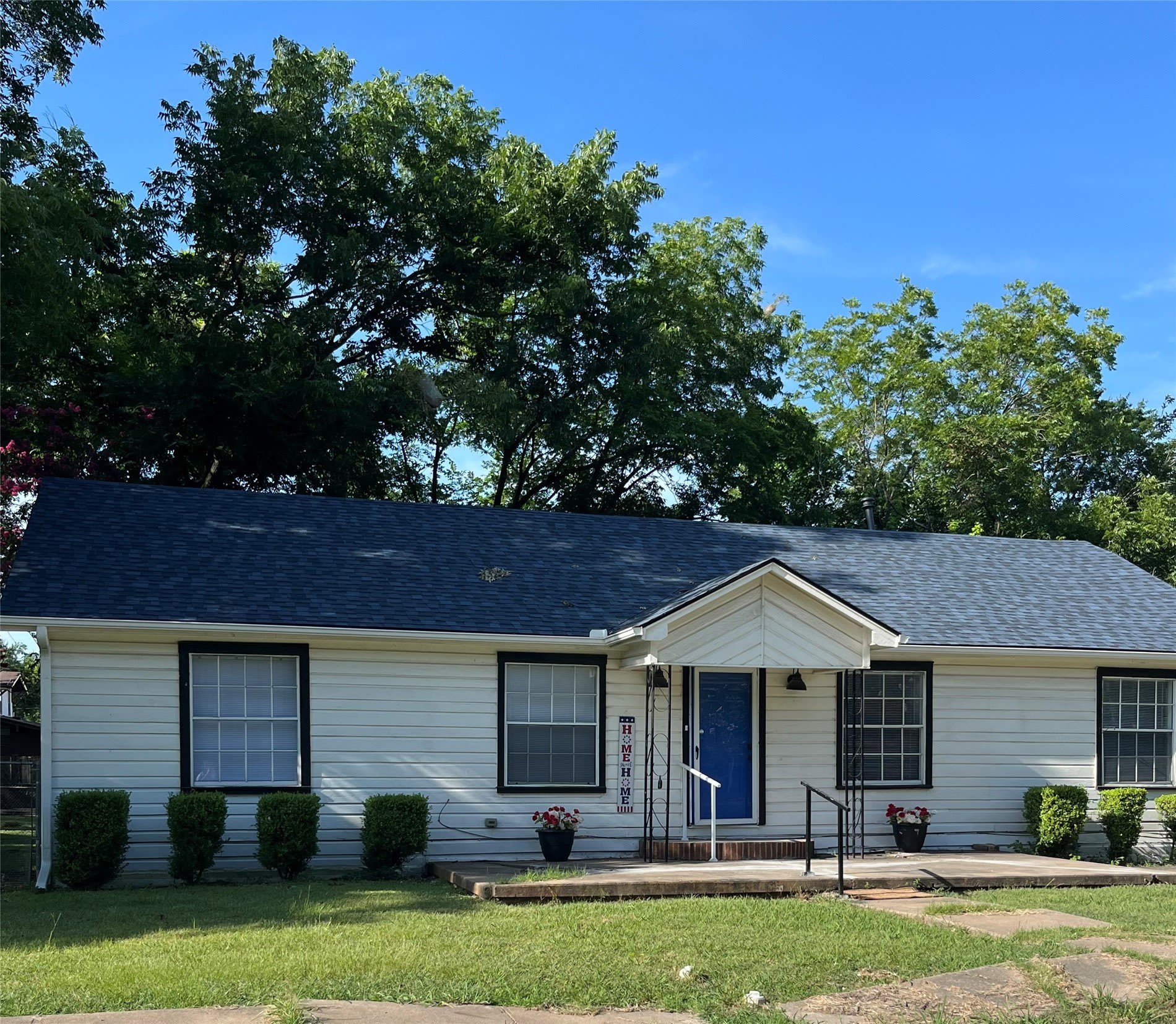 903 W 8Th Street – photo 1 of 25
