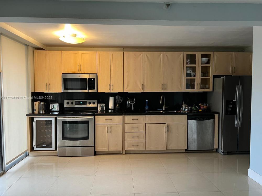 900 NE 195th St – photo 1