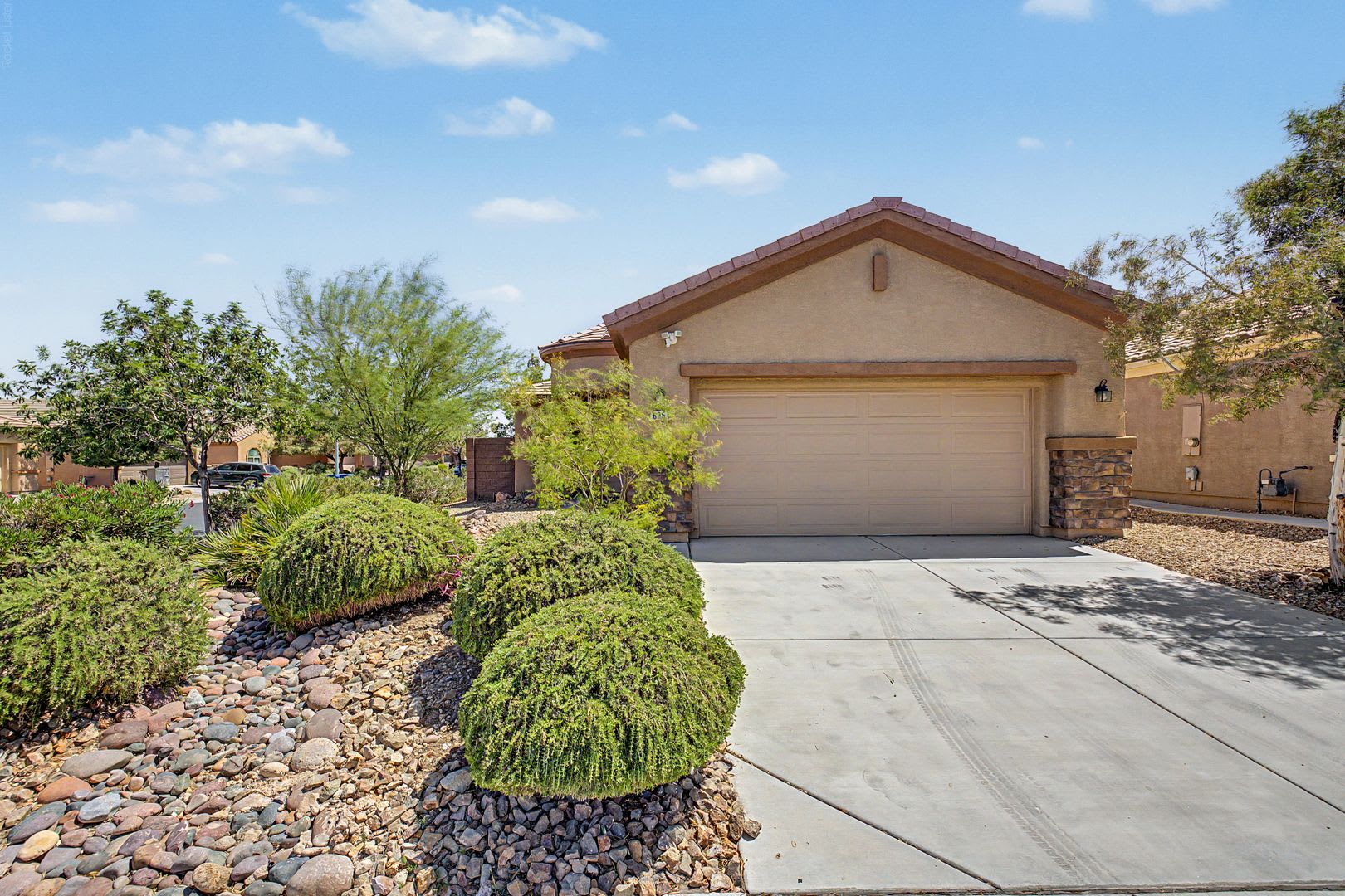 Single Story In Guard Gated Stallion Mountain – photo 1 of 56