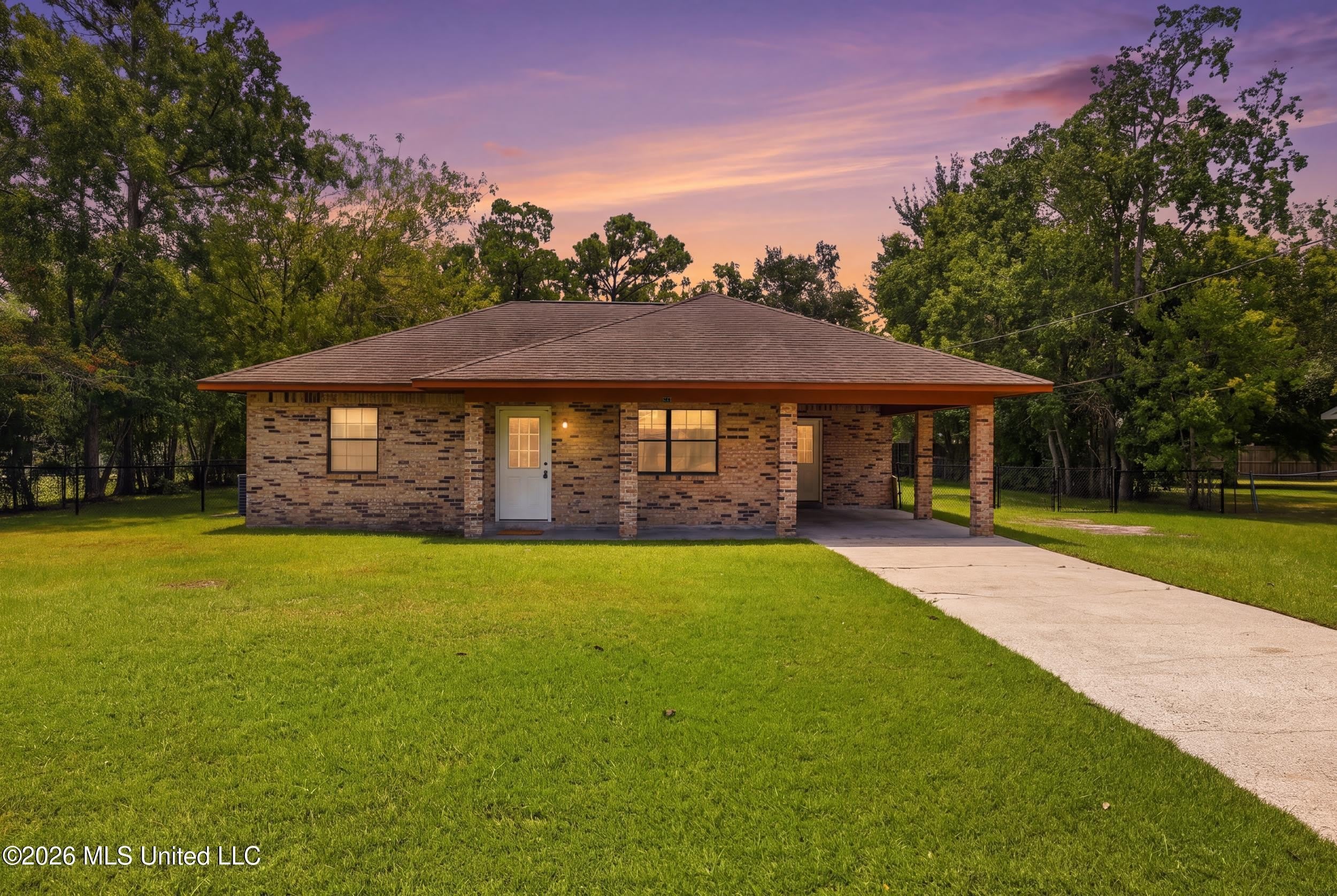 815 Amar Street – photo 1 of 15