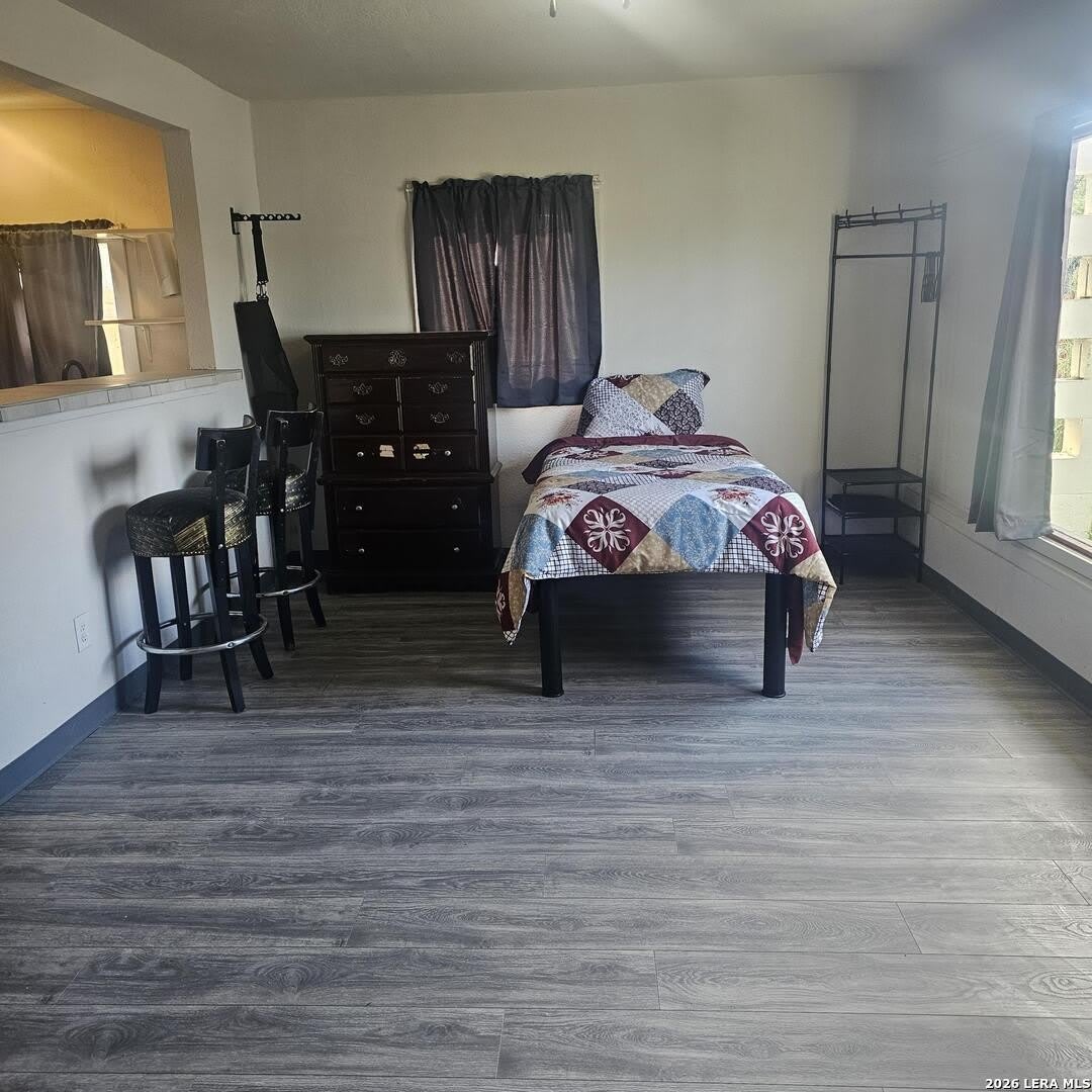 1211 Gladstone – photo 1