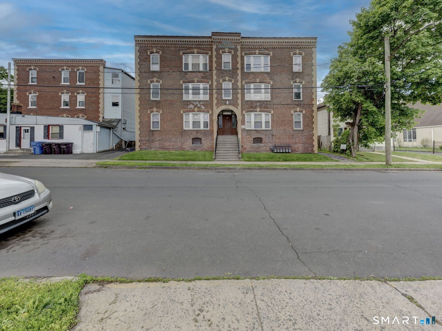 59 Daly Avenue – photo 1 of 16