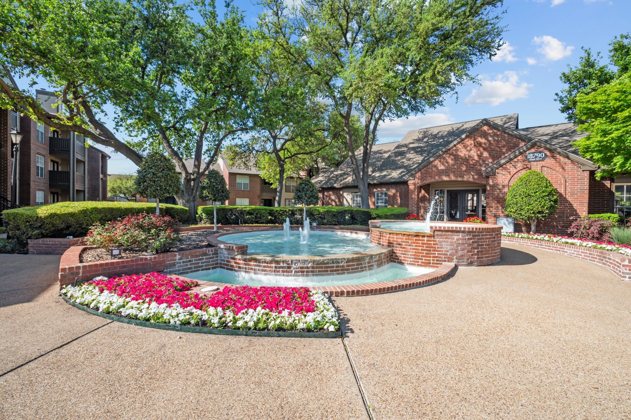 Preston Bend Apartments – photo 1