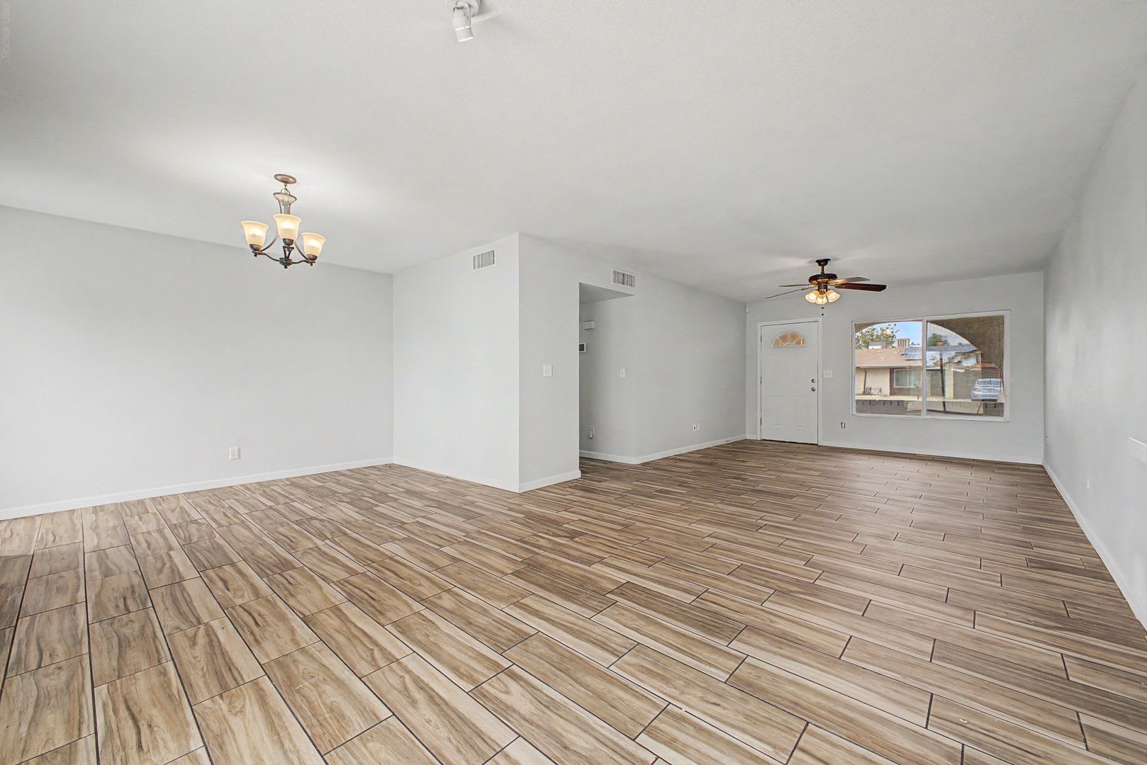 Move in ready 3BR/2BA Glendale Home with 2 car garage & backyard mini golf – photo 1