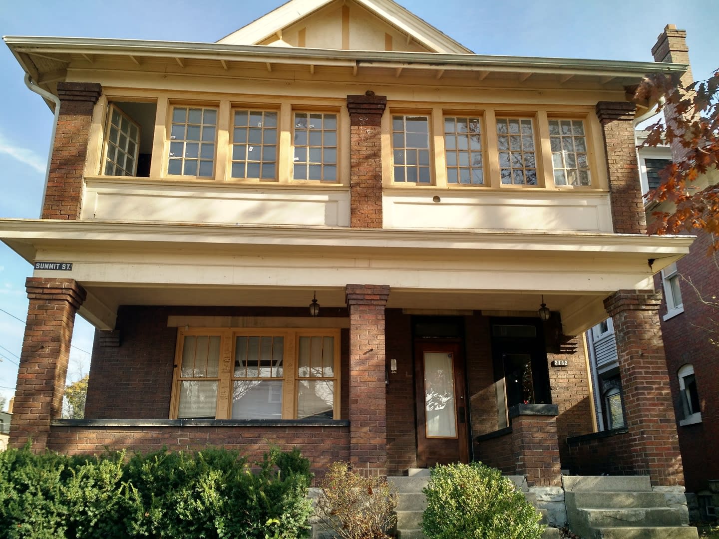Awesome House For Your Large Group Huge House With 3 Floors 3 Kitchens 3 Bathrooms Awesome Indoor Outdoor Space Great For Osu Game Days – photo 1