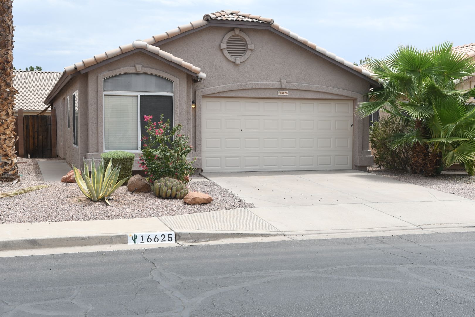 Ideal 3 Br 2 Ba 2 Car Garage Home with SOLAR Near 202 Bypass and 40th St in Phoenix – photo 1
