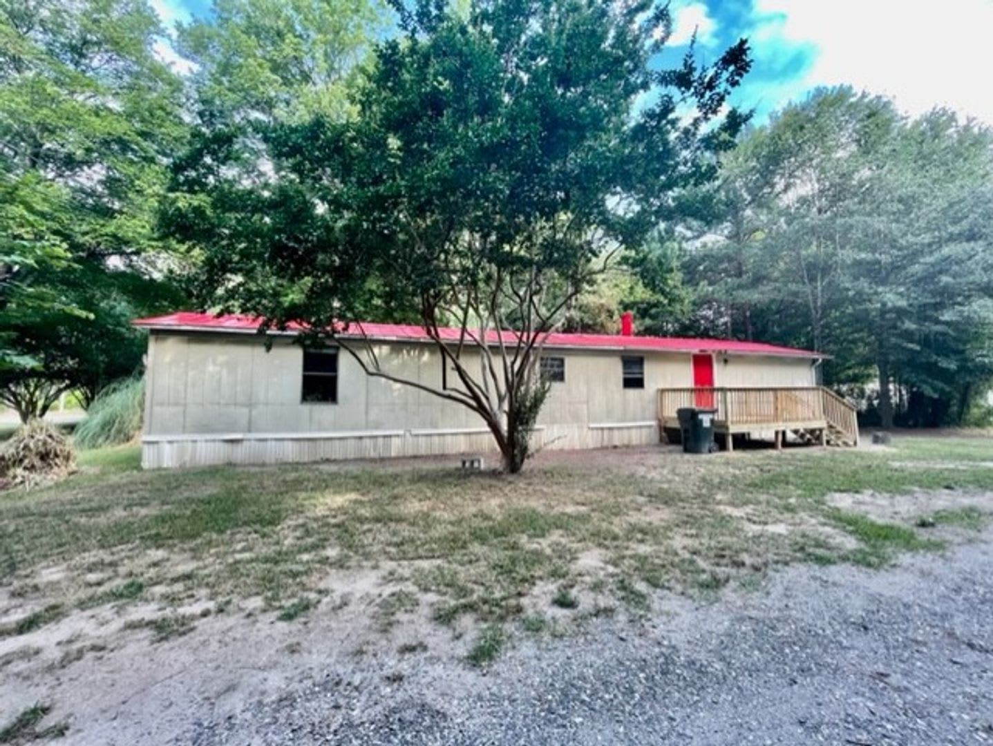 Adorable 2 bedroom 2 bath Moble Home located it Dallas – photo 1 of 13