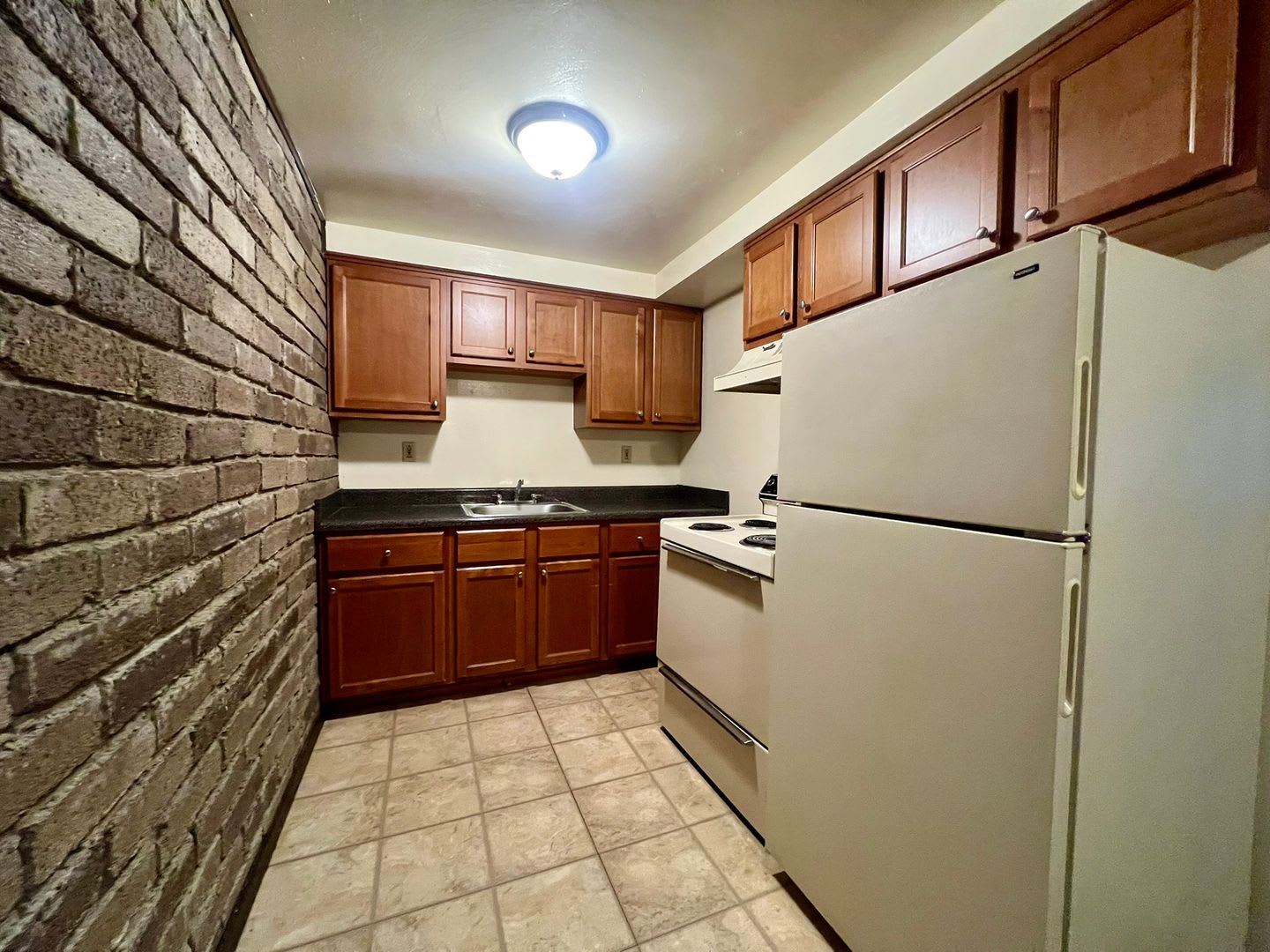 Cozy One Bedroom Apartment! Exposed Brick, Off-Street Parking &amp; More! Call Today! – photo 1 of 9