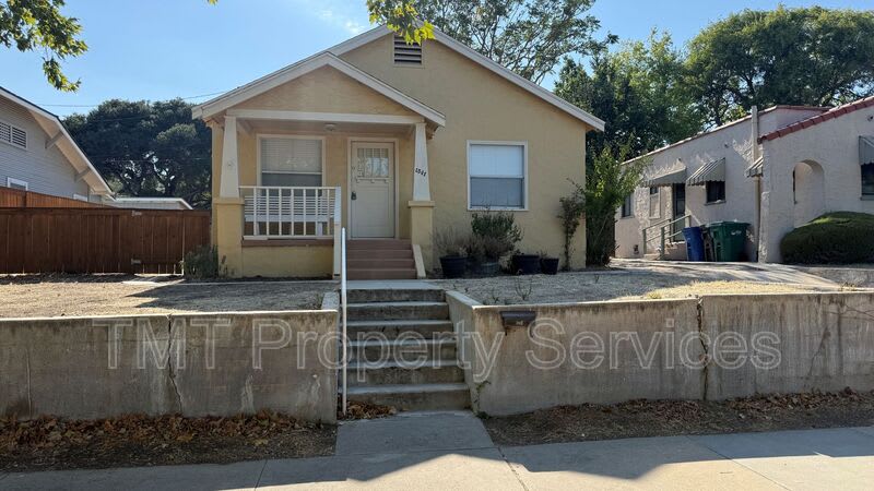 1541 Olive St – photo 1 of 15