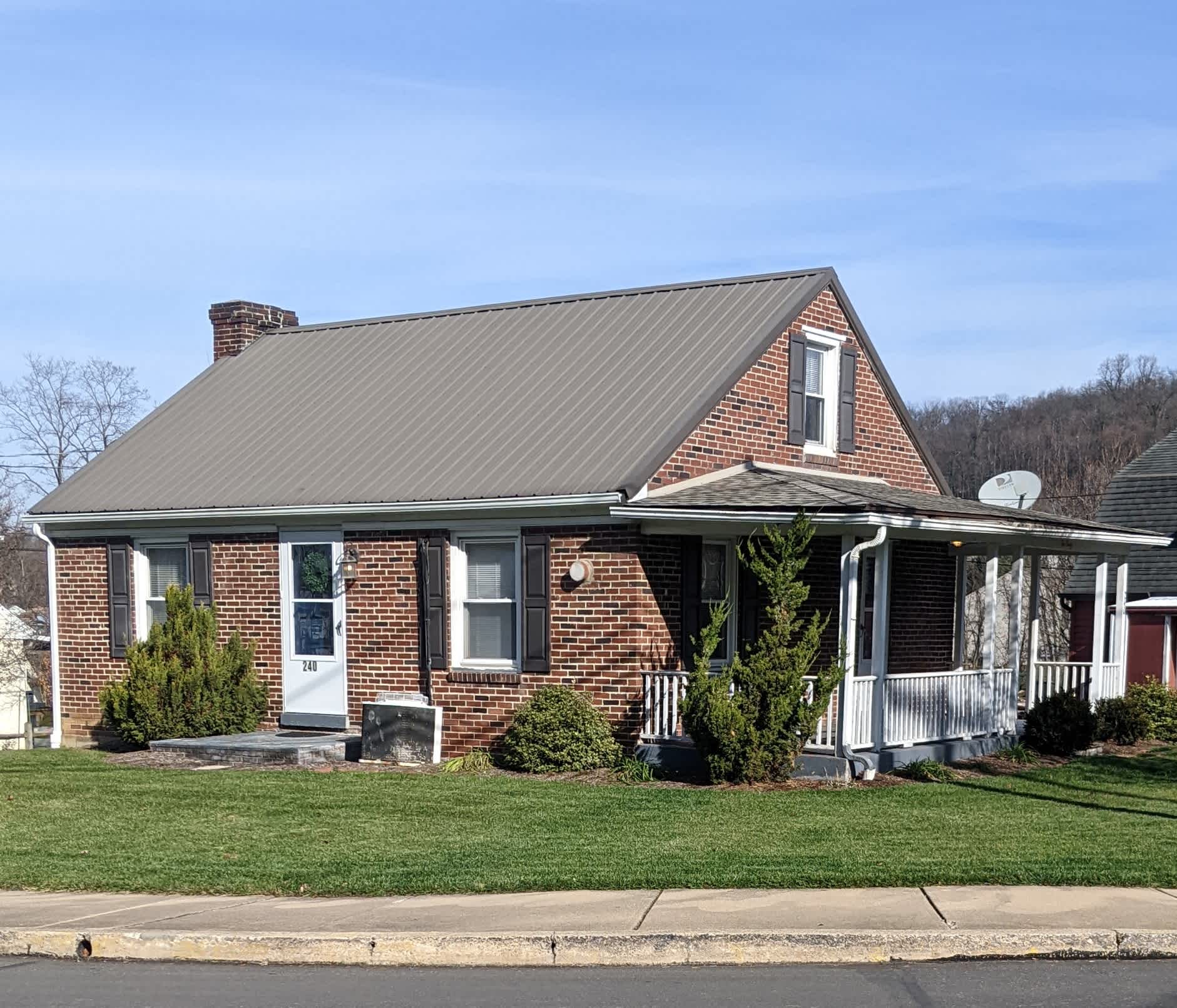 240 E Fulton St – photo 1 of 17