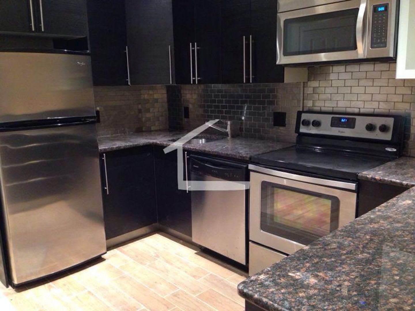 Charming 4 Bedroom-No Broker Fee – photo 1