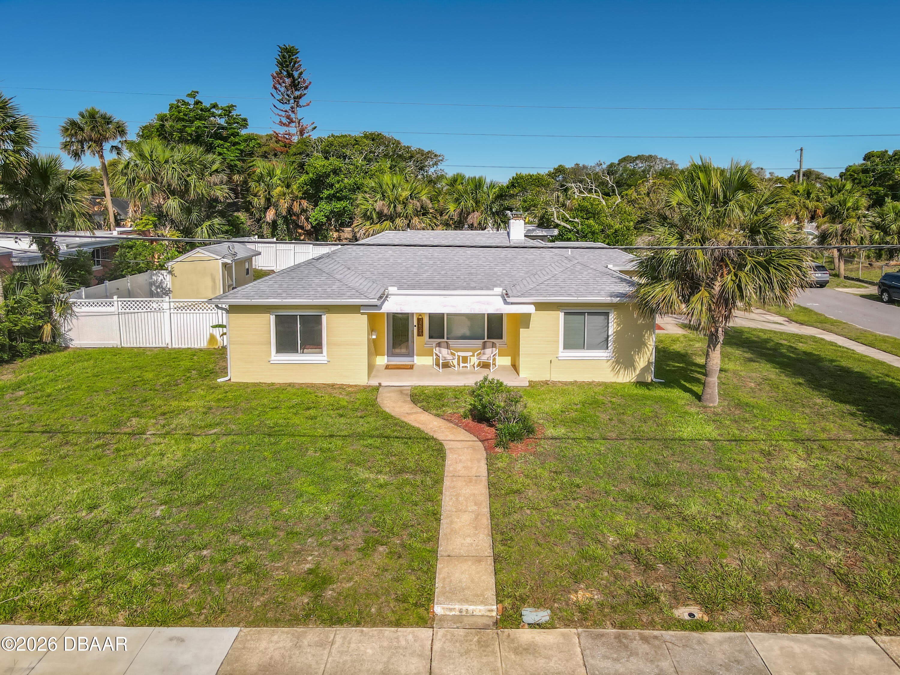 1621 N Oleander Avenue – photo 1