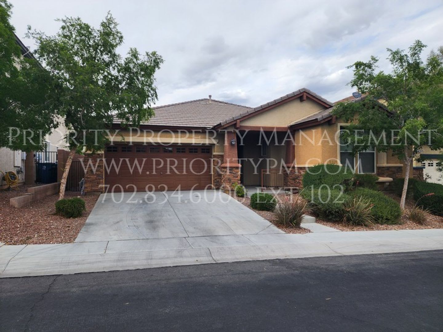 PROVIDENCE SINGLE STORY (GATED)~ 1900+ SQ FT! ~ UPGRADED!! – photo 1