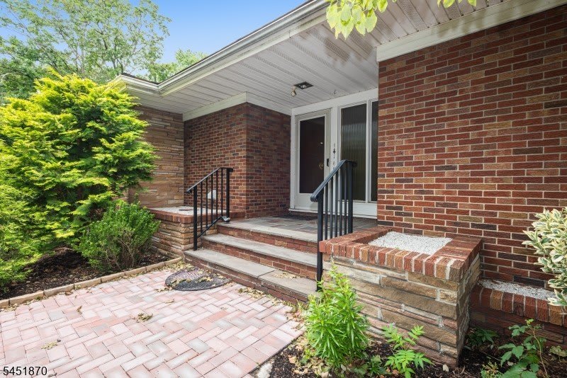 681 Easton Ave – photo 1 of 20