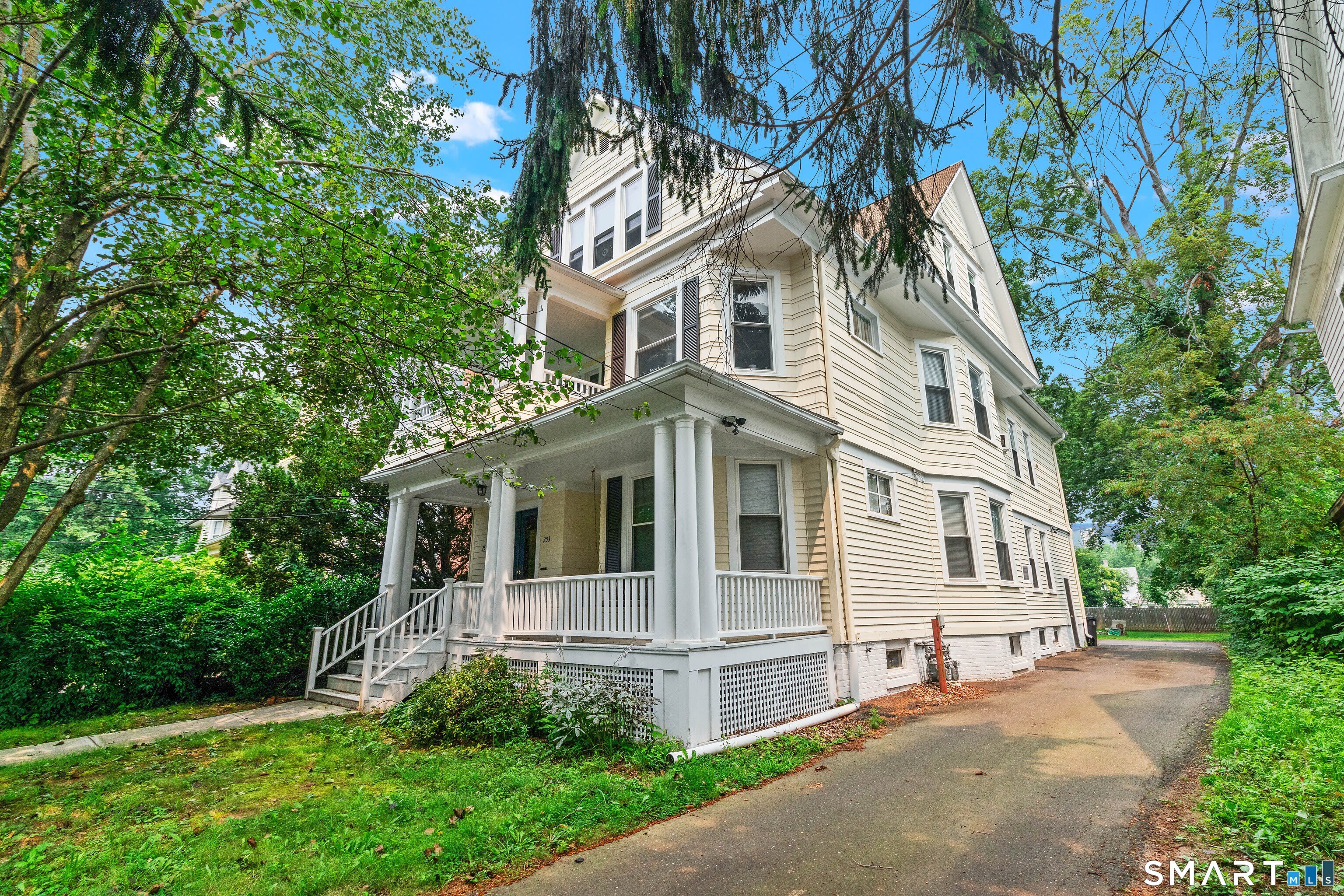 255 W Elm Street – photo 1 of 10