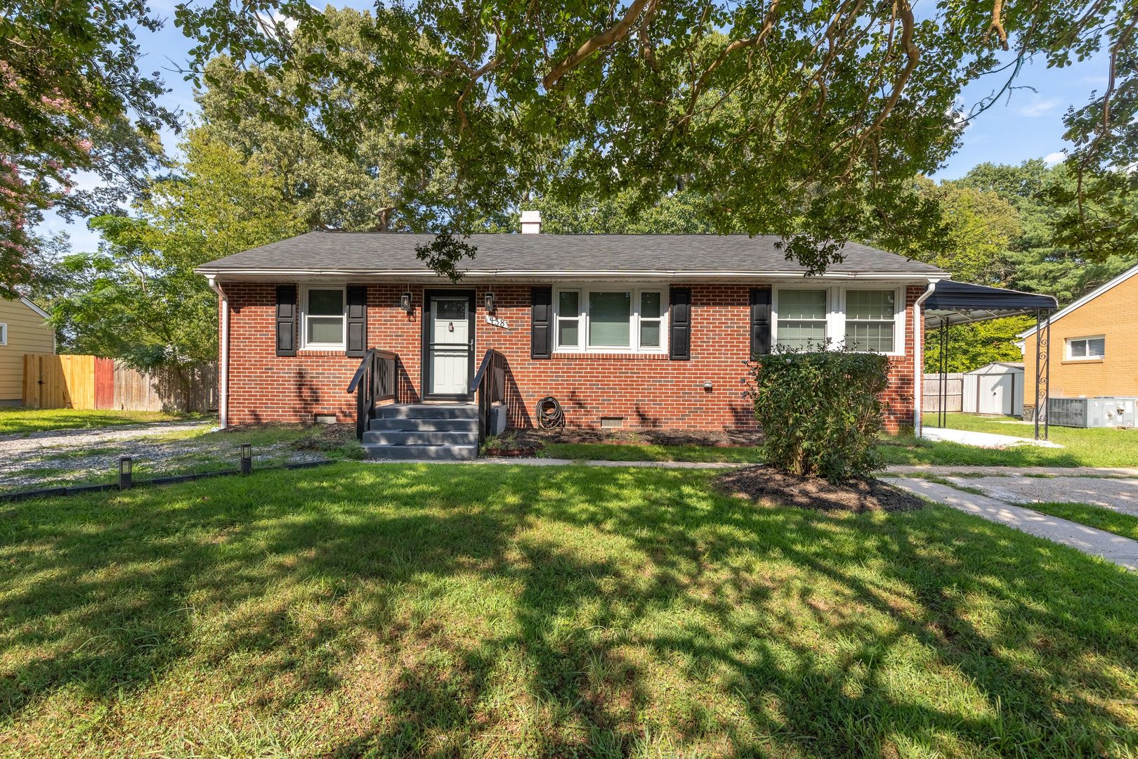 Cute 2 Bedroom Brick Ranch Williamsburg – photo 1 of 12