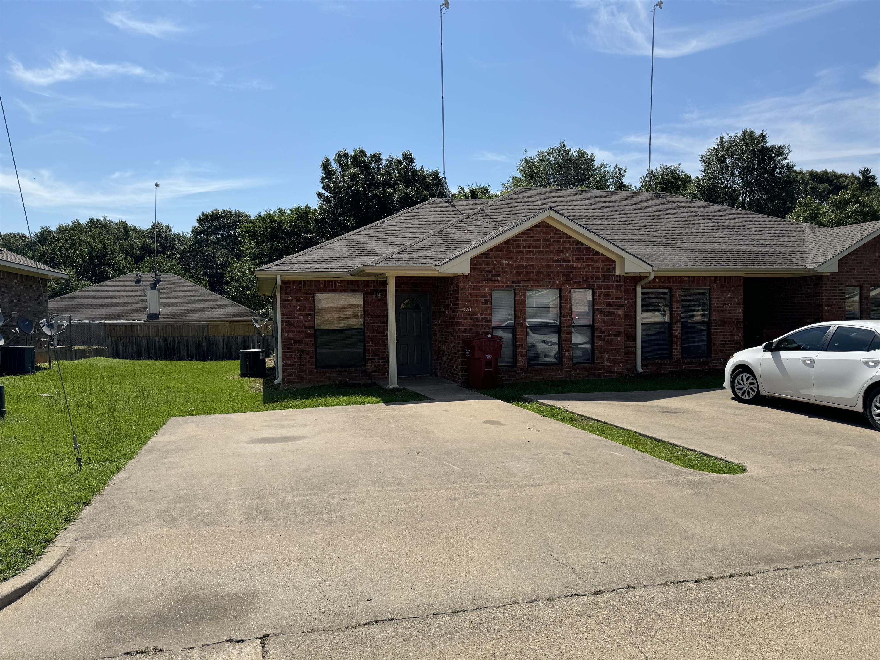 370 Westview Lane – photo 1 of 10