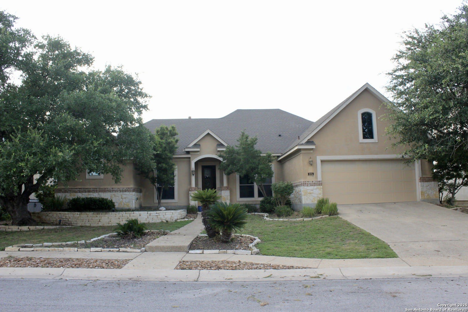 215 evans oak – photo 1