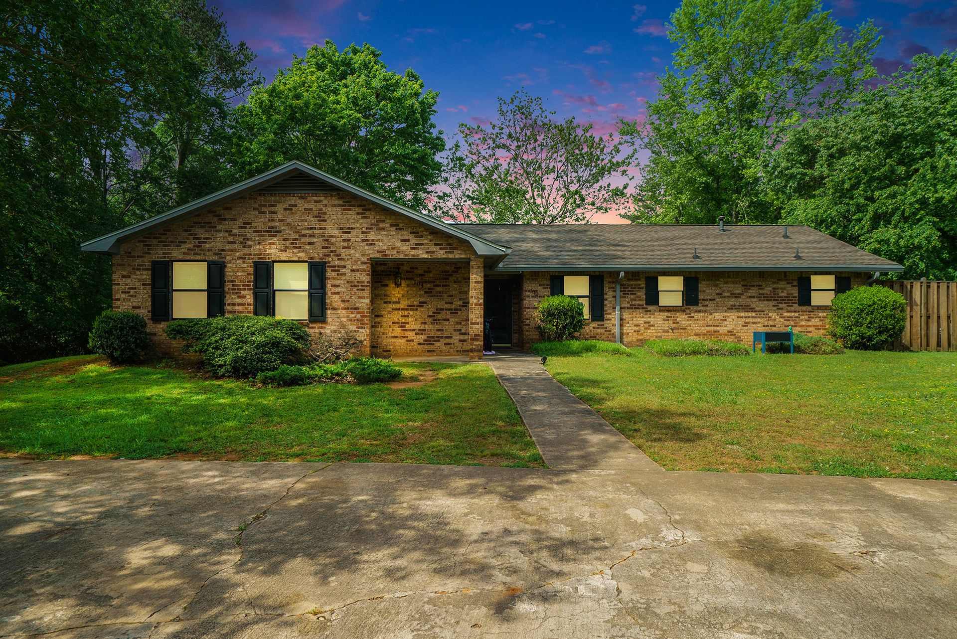 **AVAILABLE JULY 1ST** UPDATED 2 Bed/1.5 Bath Eastside Duplex – photo 1