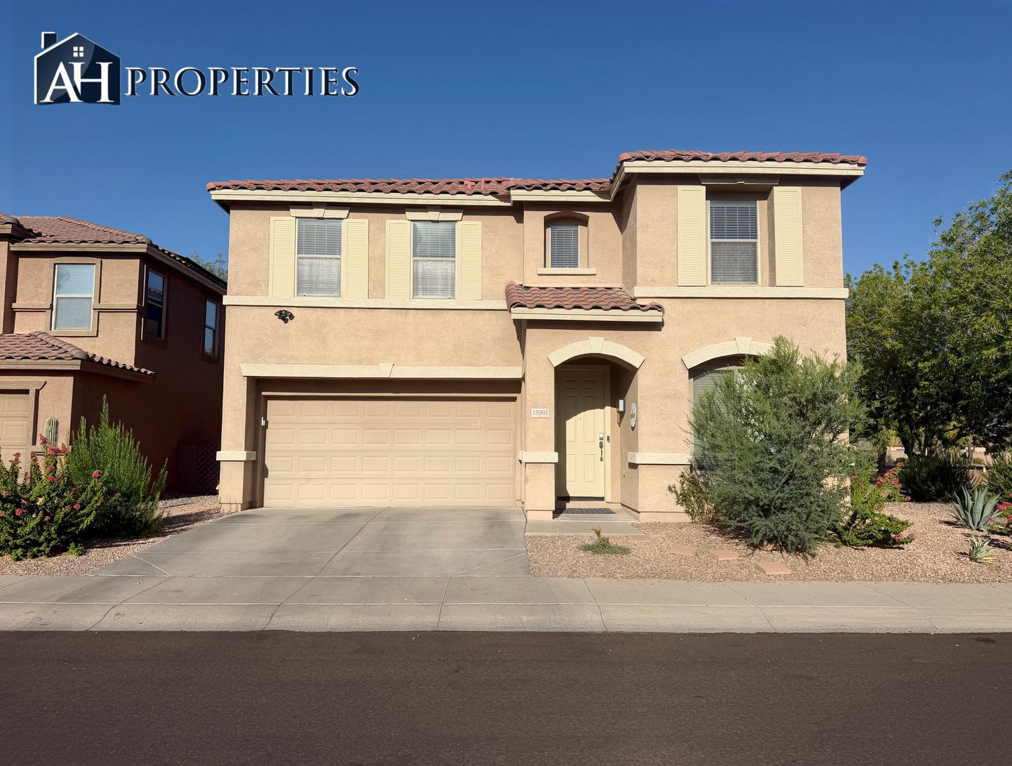 Beautiful Surprise Home with large loft and extra living room space – photo 1