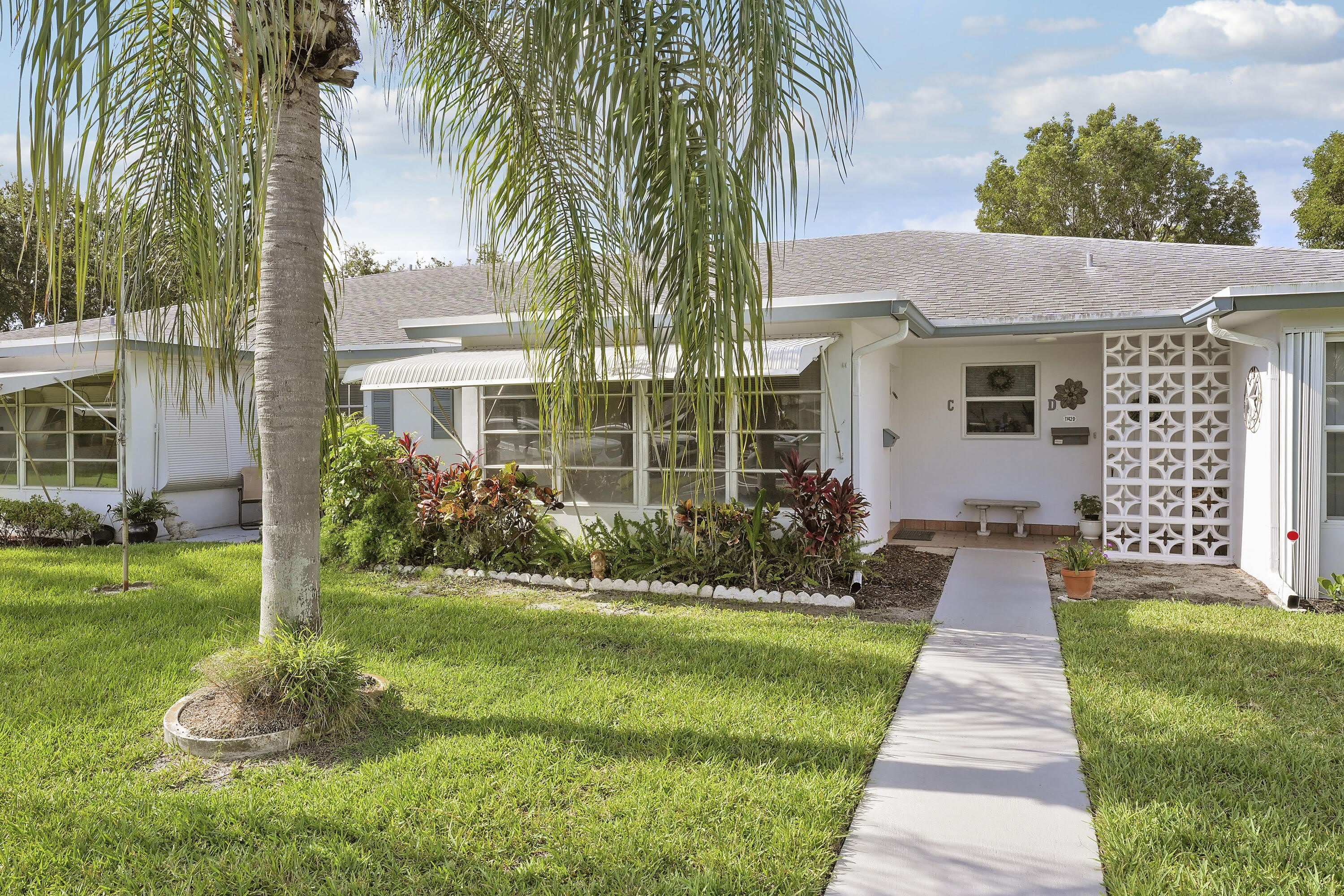 1142 W Circle Ter W – photo 1