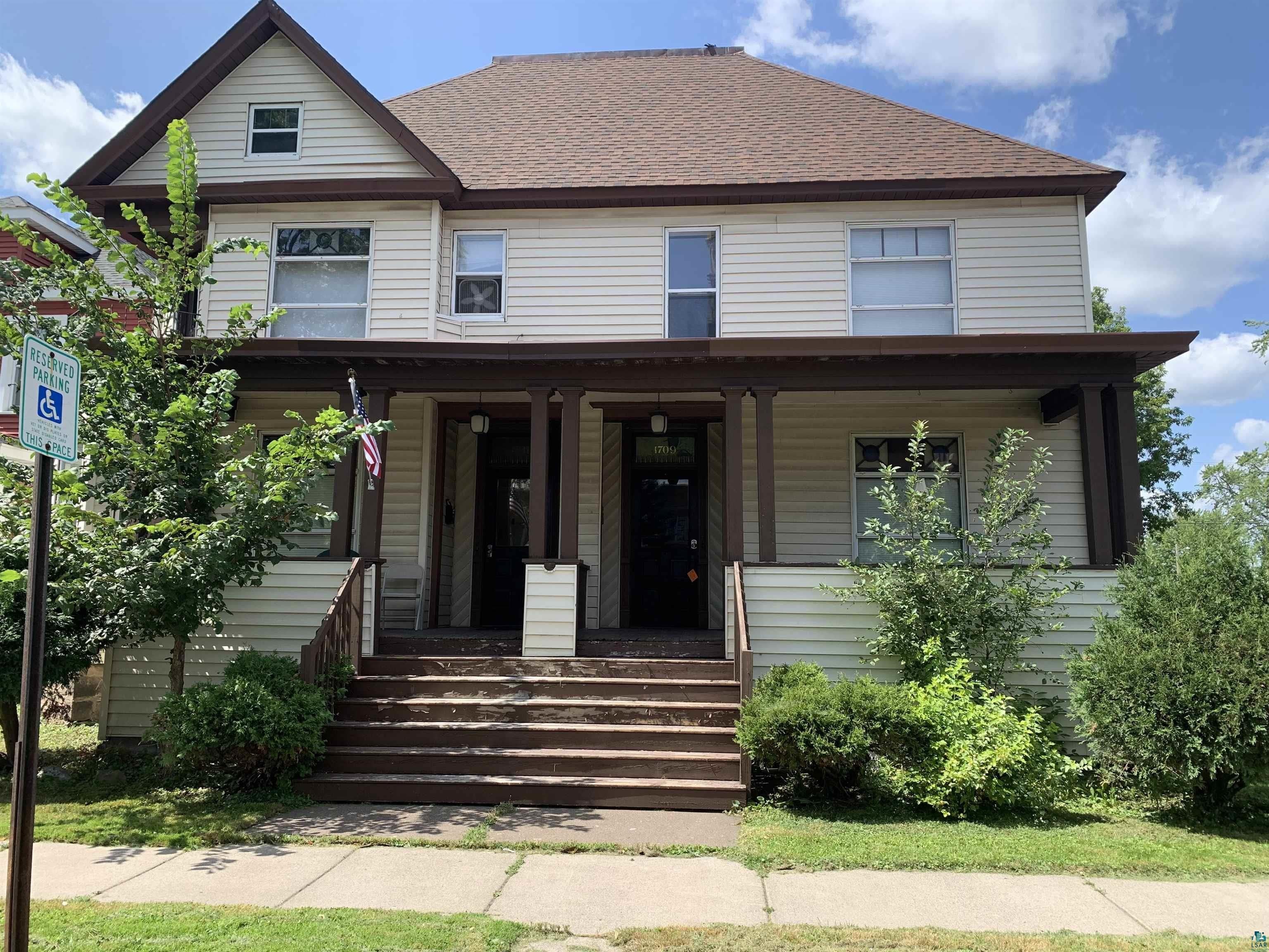 1709 John Ave – photo 1 of 12