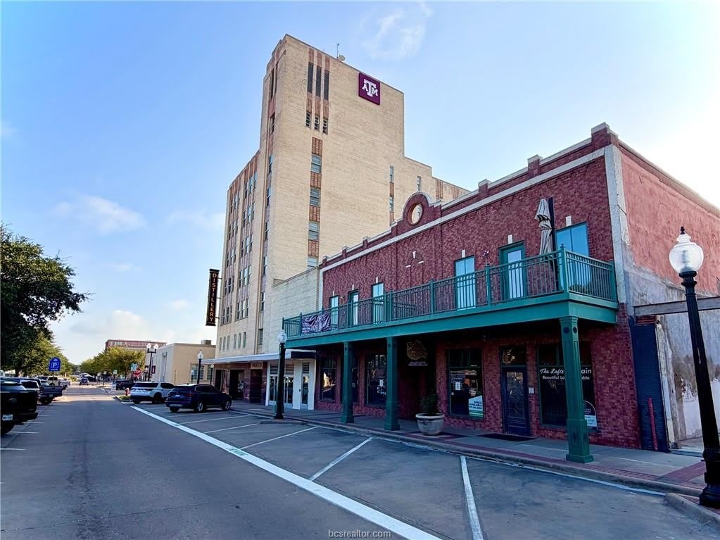 211 N Main Street – photo 1
