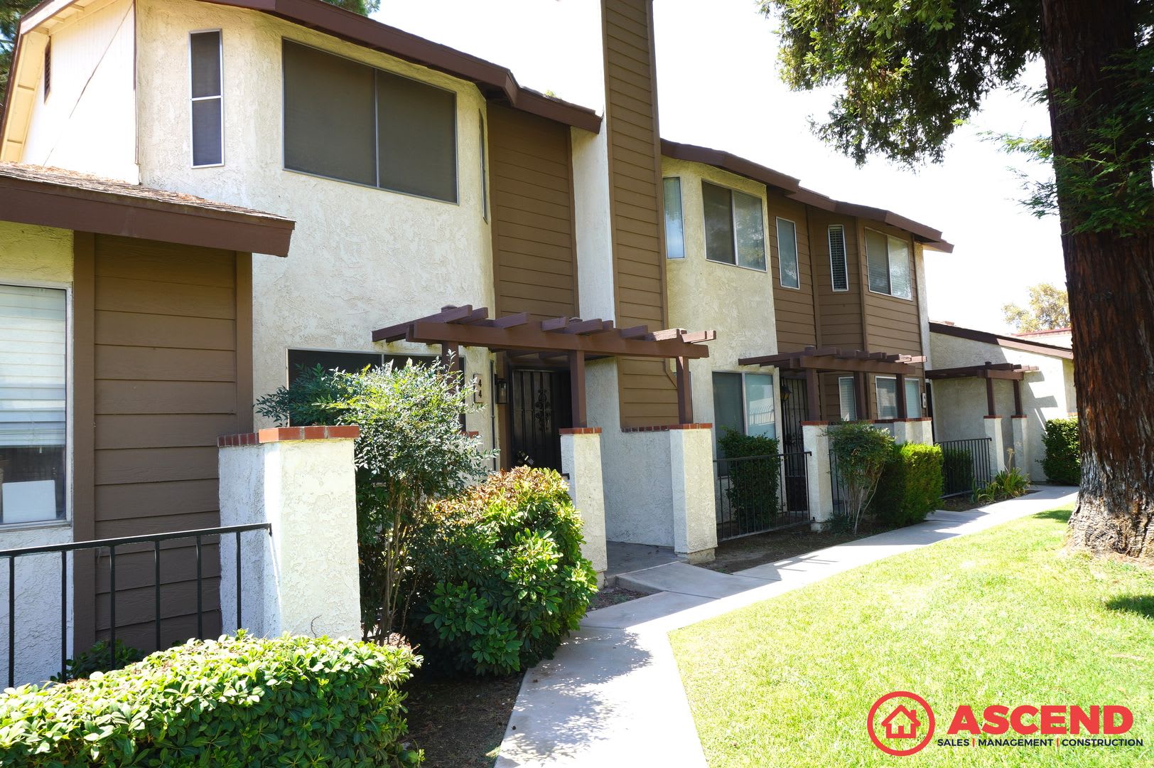 Stunning Townhome in Southwest Bakersfield! – photo 1